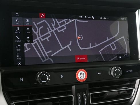 Certified 2025 Porsche Macan image 13