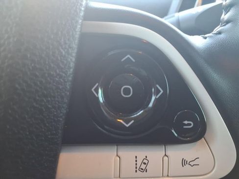 Used 2019 Toyota Prius Prime Premium image 23