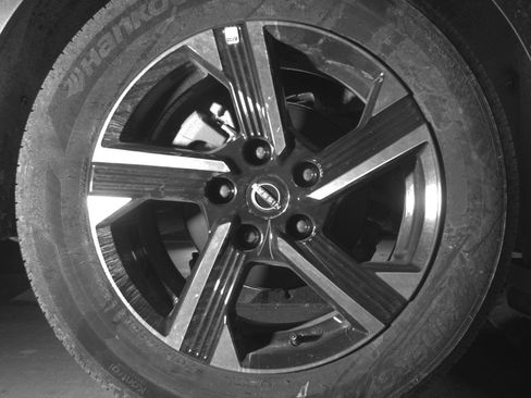 Used 2025 Nissan Sentra SV FWD image 15