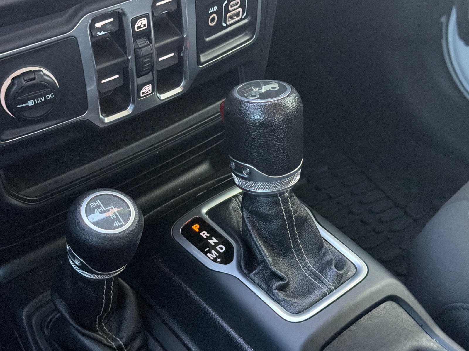 Used 2018 Jeep Wrangler Unlimited Sahara AWD/4WD image 25