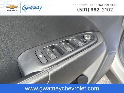 Used 2024 Hyundai Venue SEL FWD image 21