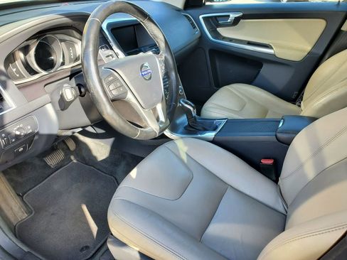 Used 2016 Volvo XC60 T6 w/ Proximity Package image 15