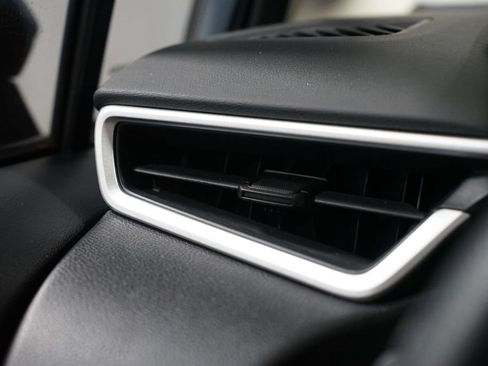 Used 2025 Toyota Corolla LE image 23