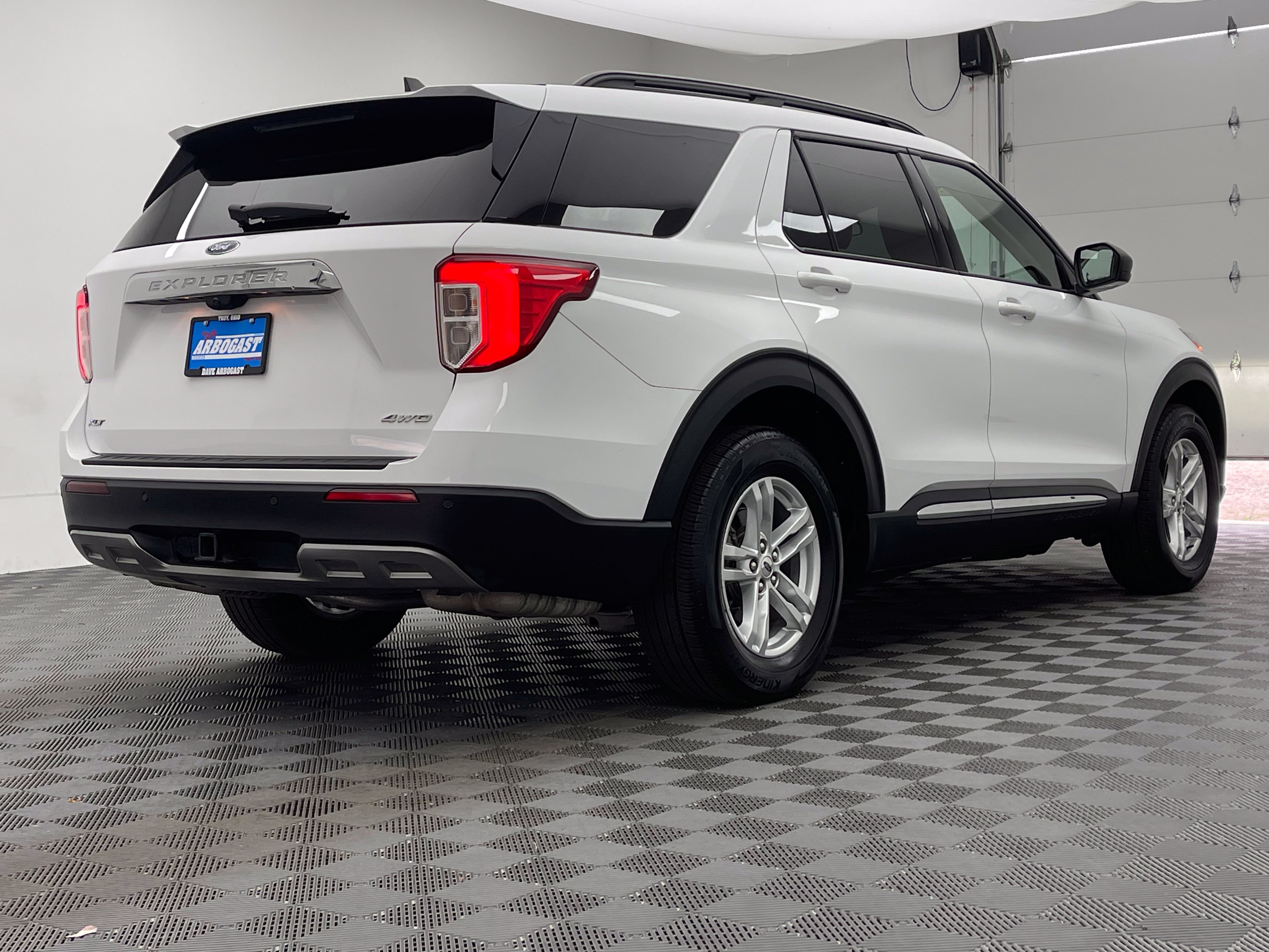 Used 2023 Ford Explorer XLT w/ Equipment Group 202A AWD/4WD image 6