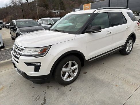 Used 2018 Ford Explorer XLT w/ Equipment Group 202A image 7