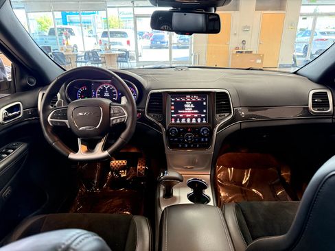 Used 2014 Jeep Grand Cherokee SRT image 11