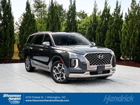 Used 2022 Hyundai Palisade Calligraphy w/ Winter Package FWD image 1