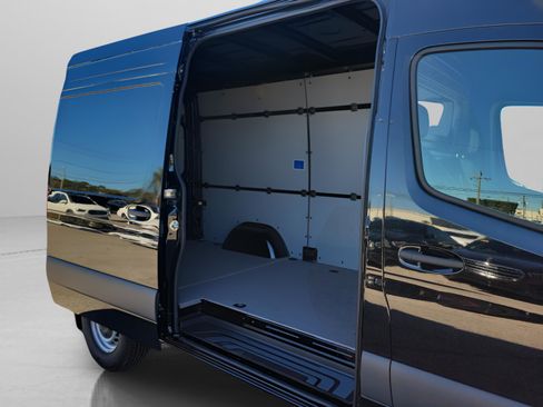 Used 2025 Mercedes-Benz Sprinter 2500 image 23