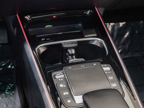 Used 2023 Mercedes-Benz GLB 250 4MATIC w/ Premium Package image 18