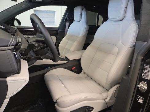 New 2026 Porsche Macan Turbo Electric AWD/4WD image 5