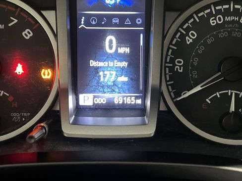 Used 2022 Toyota Tacoma Limited image 10