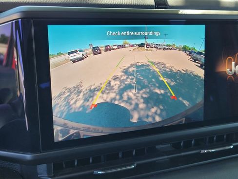 Used 2025 Jeep Wrangler Unlimited Sahara AWD/4WD image 21