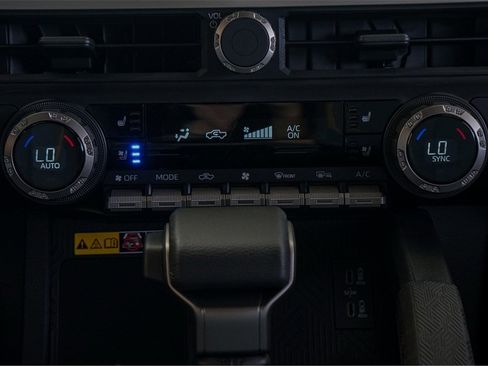 Used 2025 Toyota Tacoma TRD Sport image 27