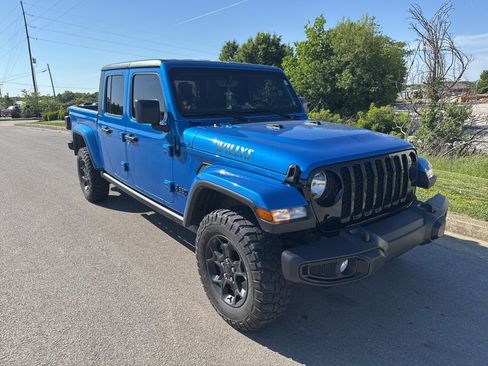Used 2023 Jeep Gladiator Sport AWD/4WD image 2