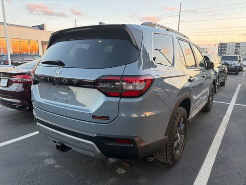 Used 2023 Honda Pilot TrailSport image 3