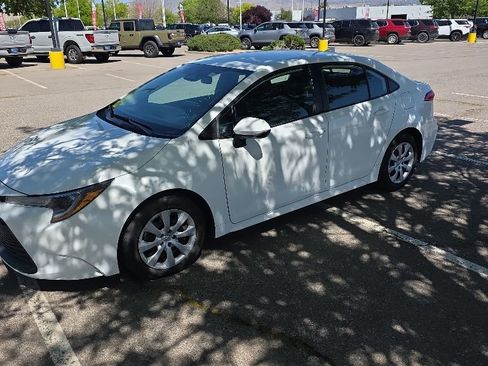 Used 2024 Toyota Corolla LE FWD image 1