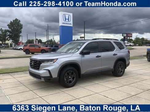 Certified 2025 Honda Pilot TrailSport image 1