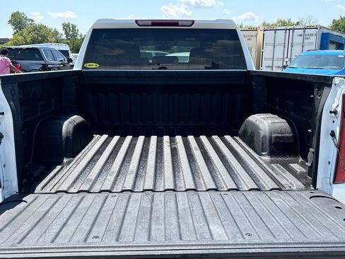 Used 2023 Chevrolet Silverado 1500 LT w/ Z71 Off-Road Package AWD/4WD image 19