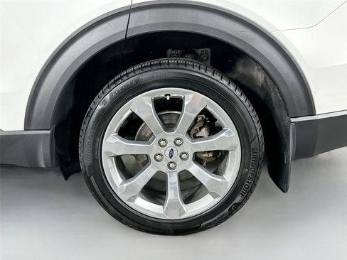Used 2020 Ford Explorer Platinum w/ Premium Technology Package AWD/4WD image 32
