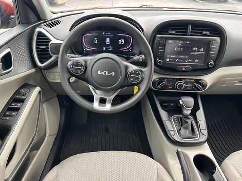 Used 2024 Kia Soul LX image 10