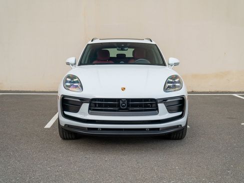 Certified 2026 Porsche Macan AWD/4WD image 6