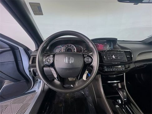 Used 2017 Honda Accord Sport image 13