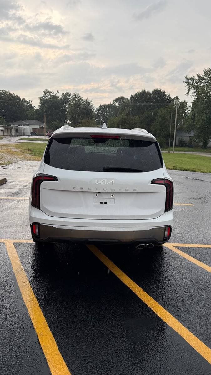 Used 2025 Kia Telluride SX w/ SX Captain's Chair Package FWD image 4