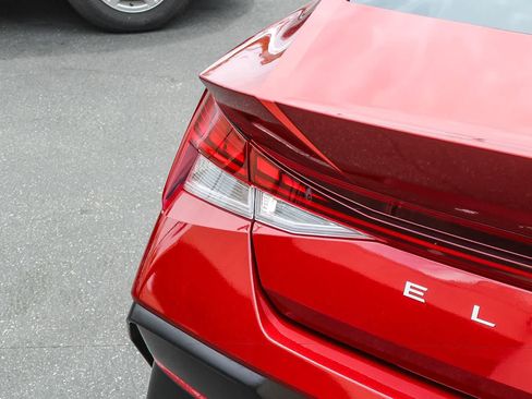 Certified 2025 Hyundai Elantra SEL FWD image 8