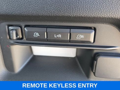 Used 2022 Ford Explorer Limited w/ Equipment Group 301A AWD/4WD image 18
