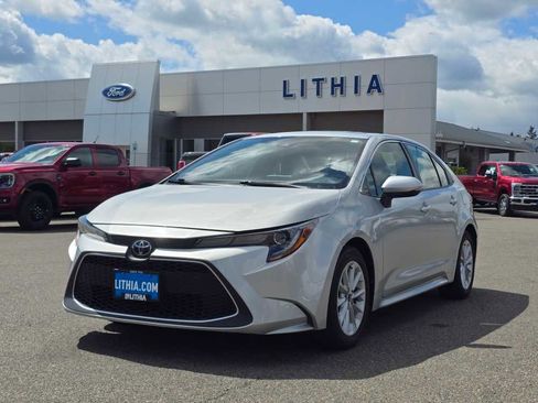 Used 2021 Toyota Corolla XLE w/ Carpet Mat Package (TMS) image 1