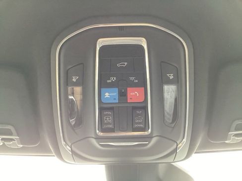 New 2025 Jeep Grand Cherokee Altitude image 31