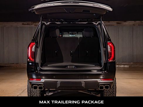 Used 2025 GMC Yukon Denali w/ Denali Reserve Package image 9