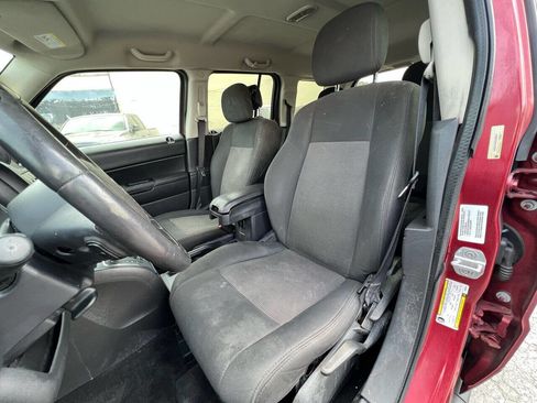 Used 2012 Jeep Patriot Latitude w/ Altitude Pkg image 11