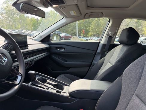 Used 2025 Honda Accord SE image 12