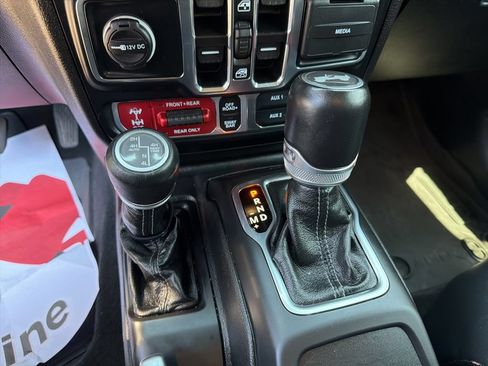 Used 2024 Jeep Wrangler Unlimited Rubicon AWD/4WD image 27
