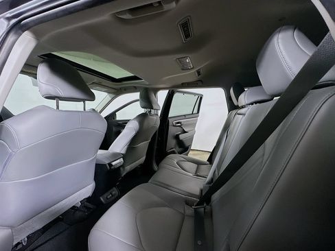 Used 2023 Toyota Highlander Limited FWD image 13