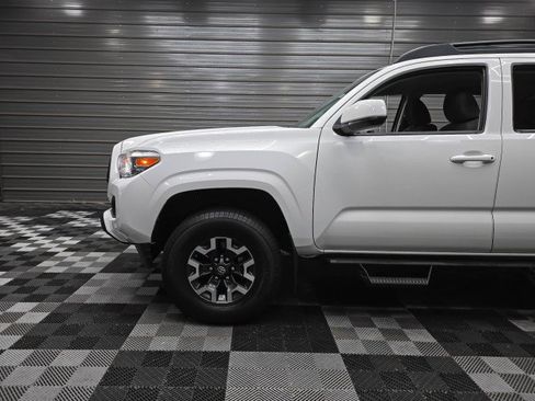 Used 2022 Toyota Tacoma SR AWD/4WD image 36