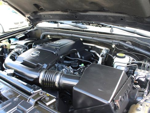 Used 2013 Nissan Frontier SV image 31