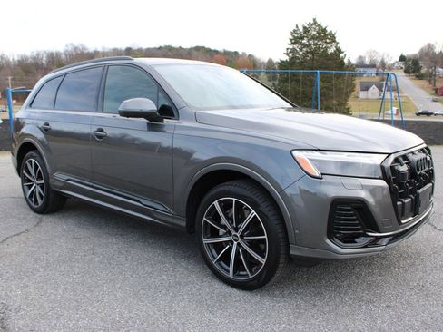 Certified 2025 Audi Q7 2.0T Premium Plus image 2