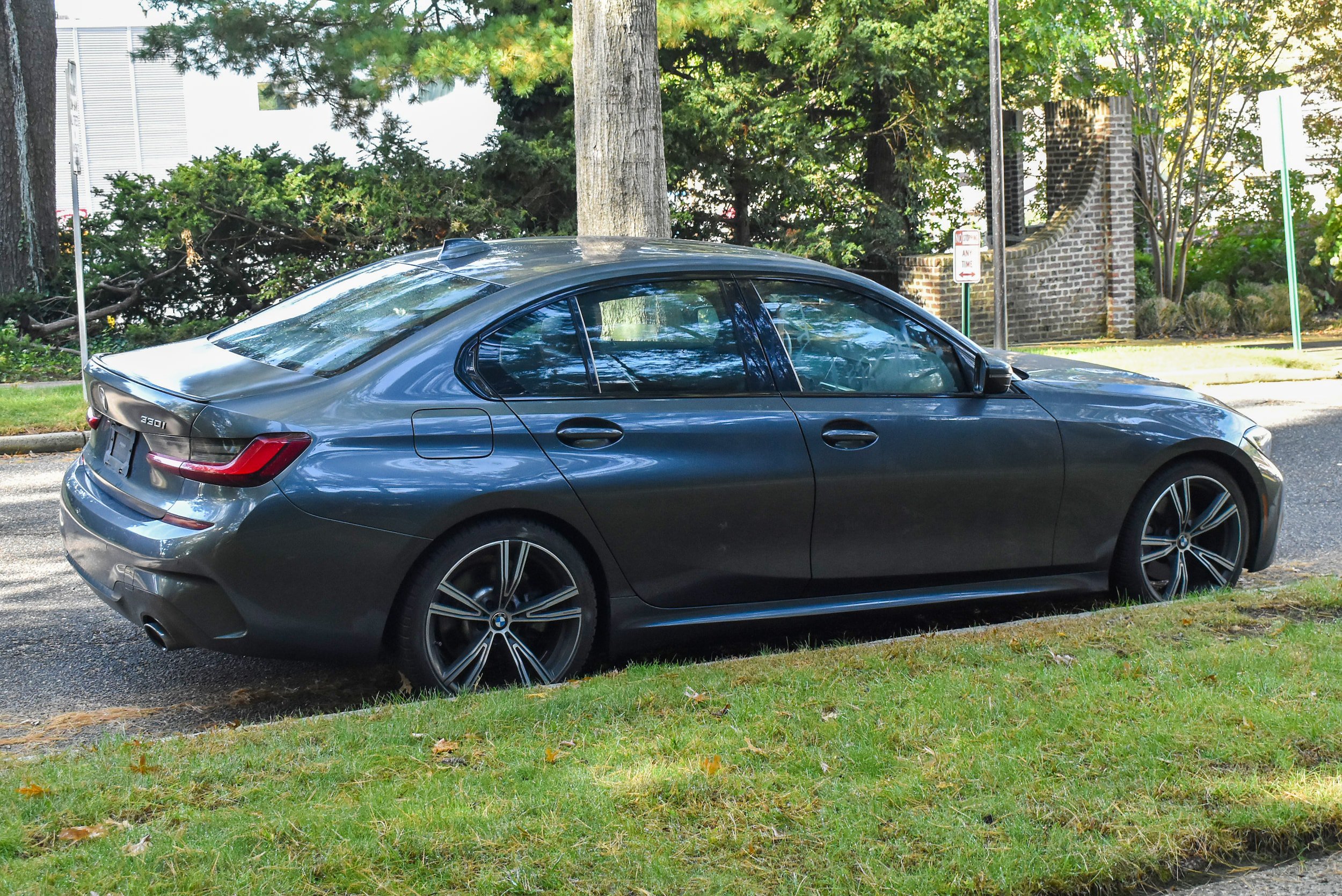 Used 2022 BMW 330i Sedan w/ M Sport Package RWD image 9