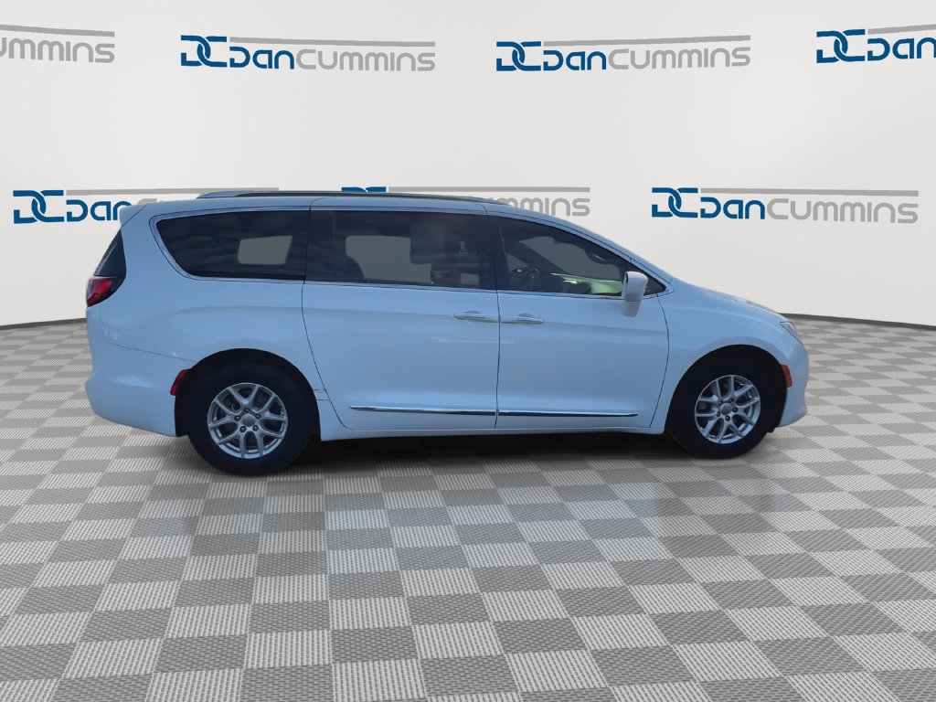 Used 2020 Chrysler Pacifica Touring-L FWD image 9