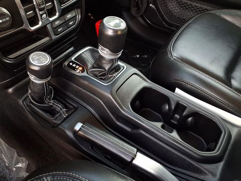 Used 2021 Jeep Wrangler Unlimited Sahara image 19