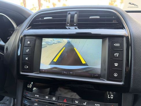 Used 2018 Jaguar F-PACE Premium AWD/4WD image 24
