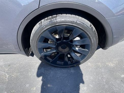 Used 2023 Tesla Model Y Long Range AWD/4WD image 27