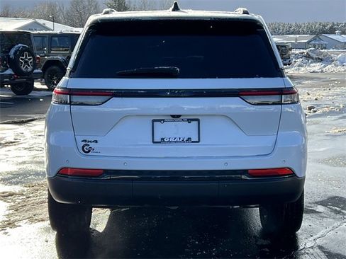 Certified 2023 Jeep Grand Cherokee Altitude image 45