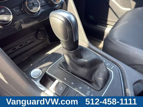 Used 2020 Volkswagen Tiguan SE AWD/4WD image 17