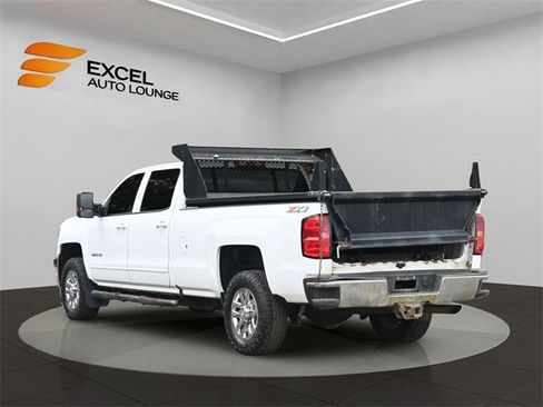 Used 2018 Chevrolet Silverado 3500 LT image 3