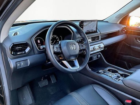Used 2025 Honda Pilot Touring image 14