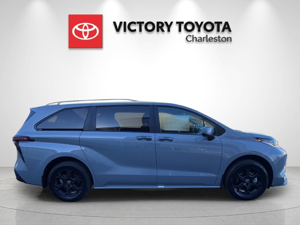 New 2026 Toyota Sienna XLE Woodland Edition AWD/4WD image 6