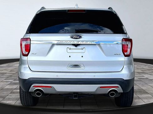 Used 2017 Ford Explorer XLT w/ Equipment Group 202A image 5